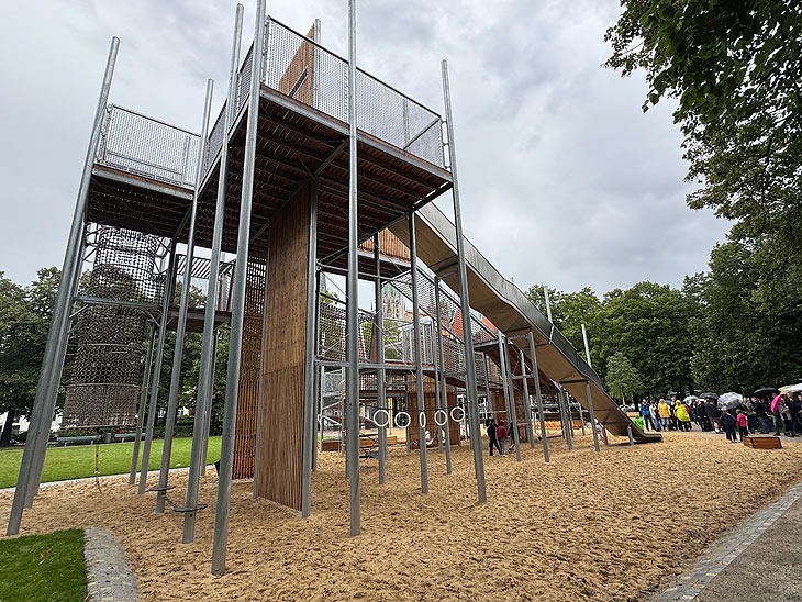 Ein neues Spielparadies für München: der Theresienwiese-Spielplatz (©Foto: Martin Schmitz) 